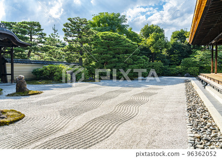 [Kyoto Prefecture] Daioen Garden at Kenninji Temple Surrounded by Nature 96362052