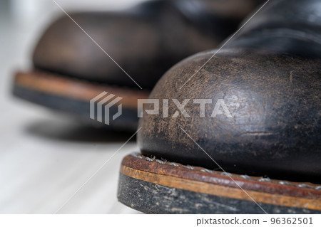 Redwing 2268 PT91棕芯工兵靴背景白木紋 96362501