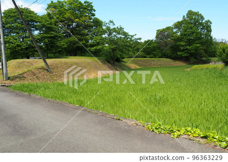 碗狀城址、外牆的土牆【埼玉縣寄居町】 96363229