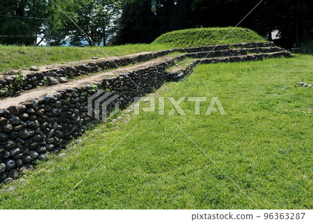 Hachigata Castle Ruins, Restored Masonry Earthen Walls of San no Kuruwa [Yorii Town, Saitama Prefecture] 96363287