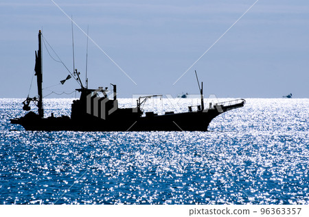 boat sailing the sea 96363357