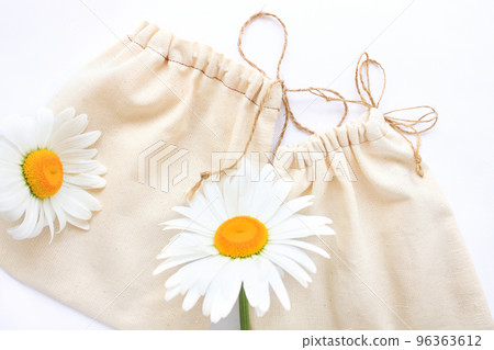 Reusable cotton bags for free plastic shopping, chamomile flowers, eco style living, copy space Reusable cotton bags for free plastic shopping, chamomile flowers, eco style living, copy space 96363612