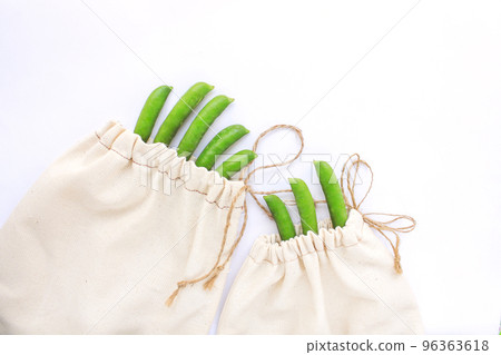 Zero waste concept, reusable cotton bags for free plastic shopping, peas, save the planet, eco style living, copy space Zero waste concept, reusable cotton bags for free plastic shopping, peas, save the planet, eco style living, copy space 96363618