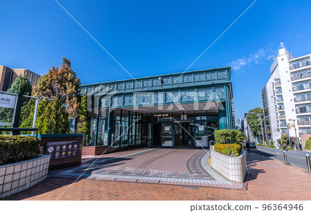 日本東京城市景觀，包括惠比壽天空步道。背面是惠比壽站方向 96364946