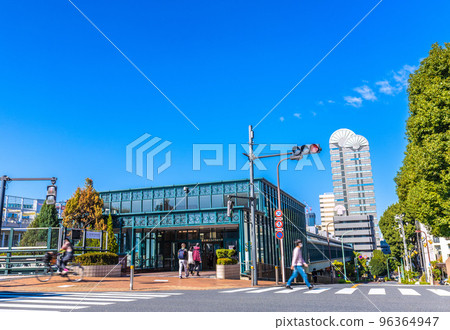 A view of the Tokyo cityscape in Japan, including the Ebisu Skywalk. The back is in the direction of Ebisu Station 96364947