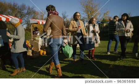 People shopping on urban farmers market People shopping on urban farmers market 96365698