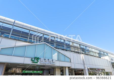 Yokohama City, Kanagawa Prefecture, JR Sakuragicho Station, the closest station to Minato Mirai 21 on the JR line, on sunny days Yokohama City, Kanagawa Prefecture, JR Sakuragicho Station, the closest station to Minato Mirai 21 on the JR line, on sunny days 96366621