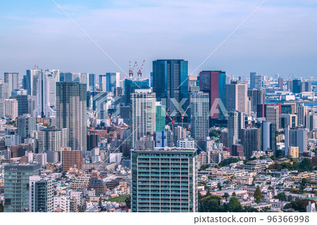 日本東京的城市景觀三田方向的摩天大樓視圖(右後角的豐洲市場) 日本東京的城市景觀三田方向的摩天大樓視圖(右後角的豐洲市場) 96366998