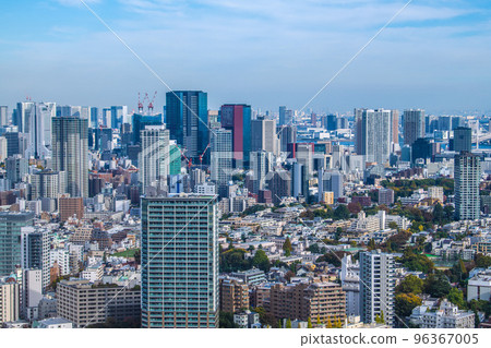 日本東京的城市景觀三田方向的摩天大樓視圖（右後角的豐洲市場） 96367005