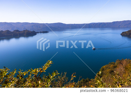 [Aomori Prefecture Lake Towada] Autumn Oasis Lake Towada October 96368021