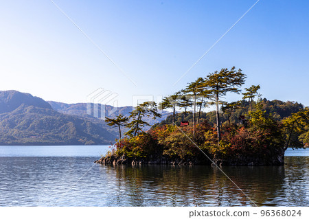 [Aomori Prefecture Lake Towada] Autumn Oasis Lake Towada October 96368024