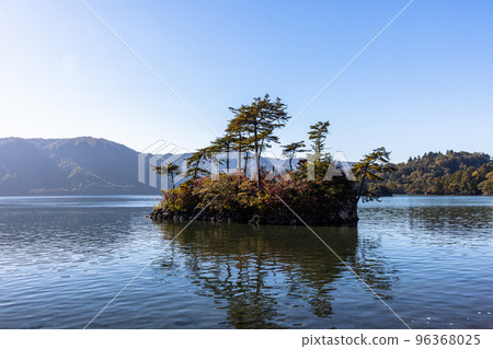 [Aomori Prefecture Lake Towada] Autumn Oasis Lake Towada October 96368025