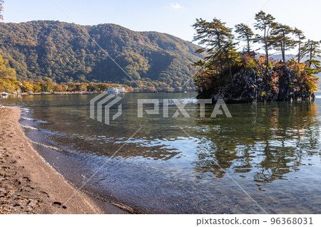 [Aomori Prefecture Lake Towada] Autumn Oasis Lake Towada October 96368031
