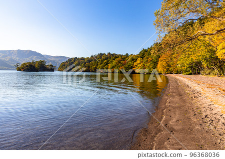 [Aomori Prefecture Lake Towada] Autumn Oasis Lake Towada October 96368036