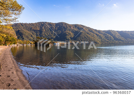 [Aomori Prefecture Lake Towada] Autumn Oasis Lake Towada October 96368037