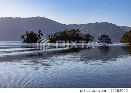 [青森縣十和田湖]秋季綠洲十和田湖十月 96368043
