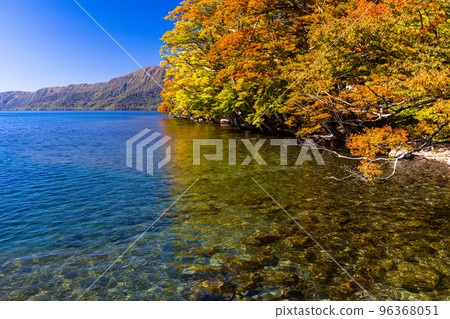 [Aomori Prefecture Lake Towada] Autumn Oasis Lake Towada October 96368051