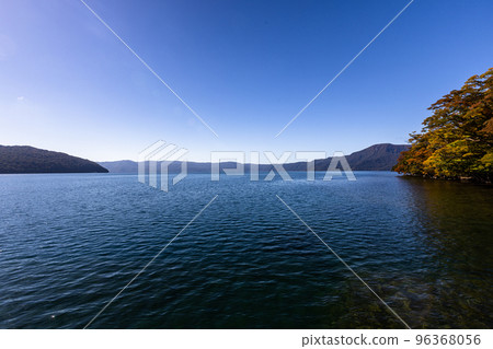 [Aomori Prefecture Lake Towada] Autumn Oasis Lake Towada October 96368056
