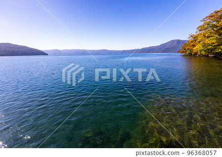 [Aomori Prefecture Lake Towada] Autumn Oasis Lake Towada October 96368057
