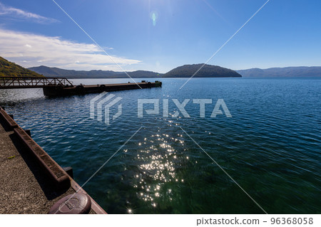 [Aomori Prefecture Lake Towada] Autumn Oasis Lake Towada October 96368058
