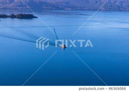 [Aomori Prefecture Lake Towada] Autumn Oasis Lake Towada October 96368066