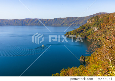 [Aomori Prefecture Lake Towada] Autumn Oasis Lake Towada October 96368071
