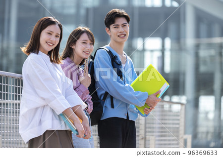 3男女大學生 96369633