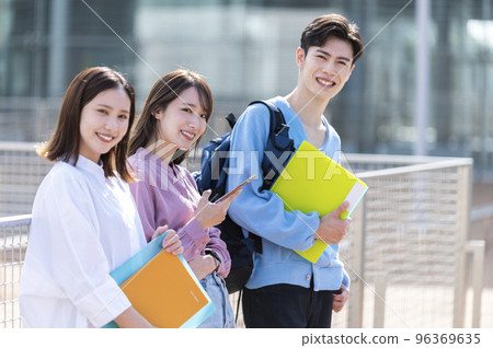 3男女大學生 96369635