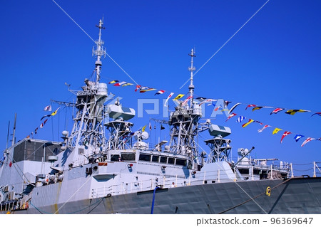 Canadian Navy Cruiser Winnipeg FFH-338 WINNIPEG Canadian Navy Yokosuka 96369647