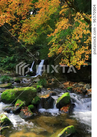 Tow tow falls 96370904