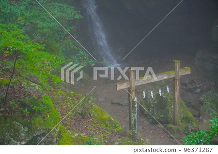 奧多摩的綾廣瀑布 96371287