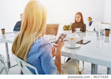 Businesswoman in office connected on internet network. concept of startup company 96371689