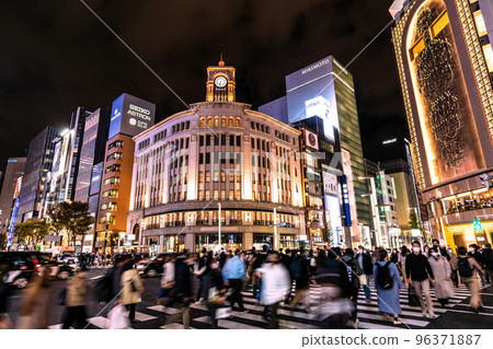Tokyo cityscape in Japan BQ.1.1 ... mask blindness ... lack of ventilation, repeated infection explosion ... = November 16, Ginza 96371887