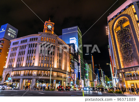 Tokyo cityscape in Japan BQ.1.1 ... mask blindness ... lack of ventilation, repeated infection explosion ... = November 16, Ginza 96371889