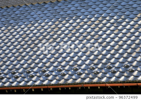Tile roof image 96372499