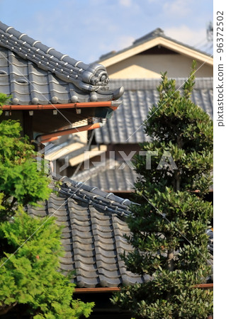 瓦屋頂圖像 96372502