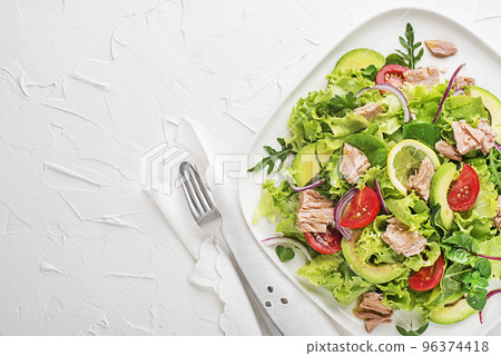 Tuna salad avocado 96374418