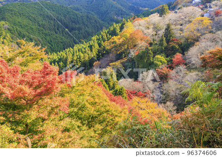 Mt. Yoshino, a world heritage site with autumn foliage in full bloom 96374606
