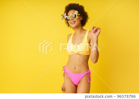 Happy happy girl is ready to the summer in swimsuit Happy happy girl is ready to the summer in swimsuit 96378766