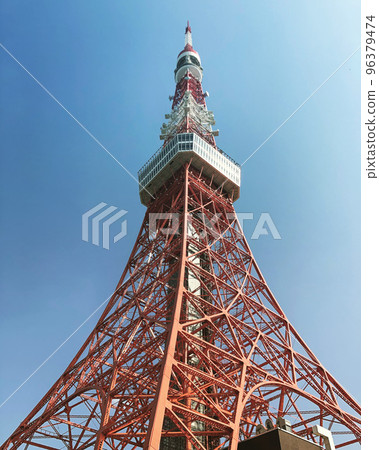 《東京》從地面仰望的東京鐵塔 《東京》從地面仰望的東京鐵塔 96379474