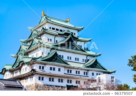 名古屋城～映襯著藍天的天守閣～ 96379507