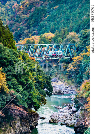 Tarumi Railway ~Train crossing the 6th Neogawa Bridge~ 96379765