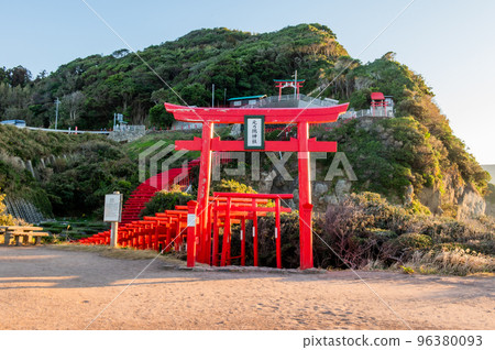 Motonosumi Shrine evening view Motonosumi Shrine evening view 96380093