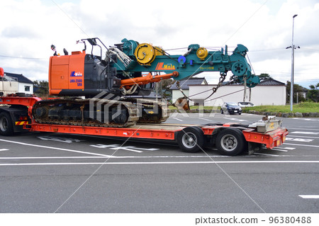 trailer for transporting heavy equipment trailer for transporting heavy equipment 96380488