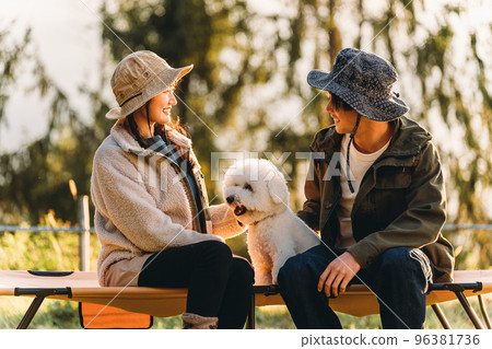 Camper Asian men and women who enjoy autumn winter camping with their dogs (Vision Frise) 96381736