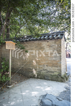 Nobunaga wall on the precincts of Atsuta Shrine Nobunaga wall on the precincts of Atsuta Shrine 96383837