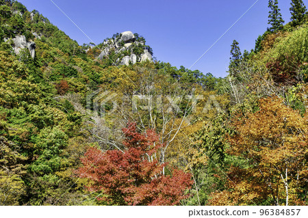 Yamanashi Prefecture Shosenkyo Kakuenbong autumn foliage scenery Japanese heritage Yamanashi Prefecture Shosenkyo Kakuenbong autumn foliage scenery Japanese heritage 96384857