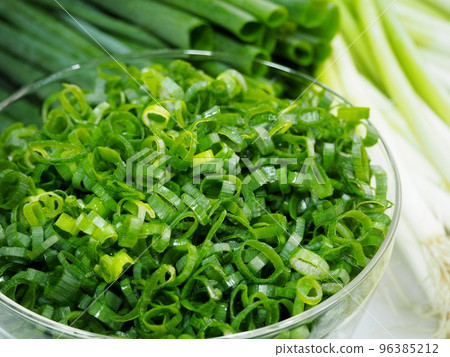 Chopped green onions 96385212