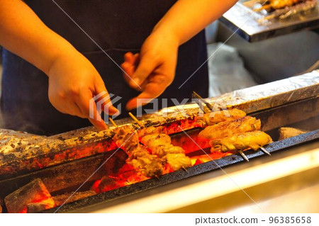 烤雞肉串 96385658