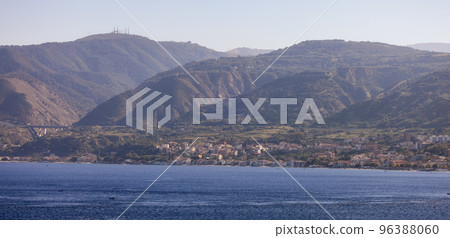 City by the Sea. Messina, Villa San Giovanni, Italy 96388060